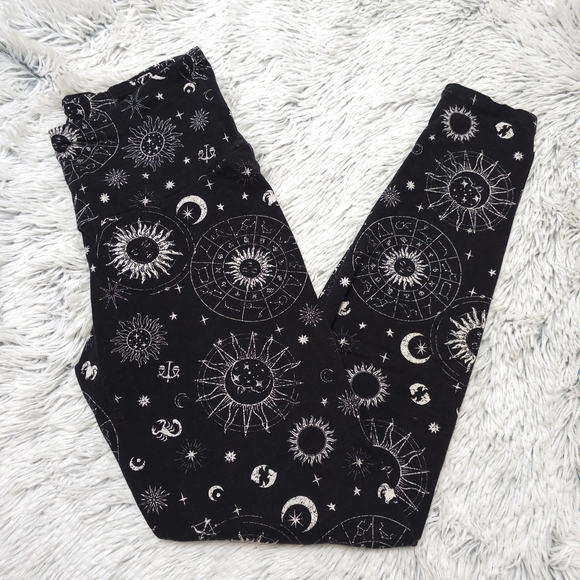 No Boundaries Black Astrology Print Leggings size small (4-6) - Picture 1 of 4
